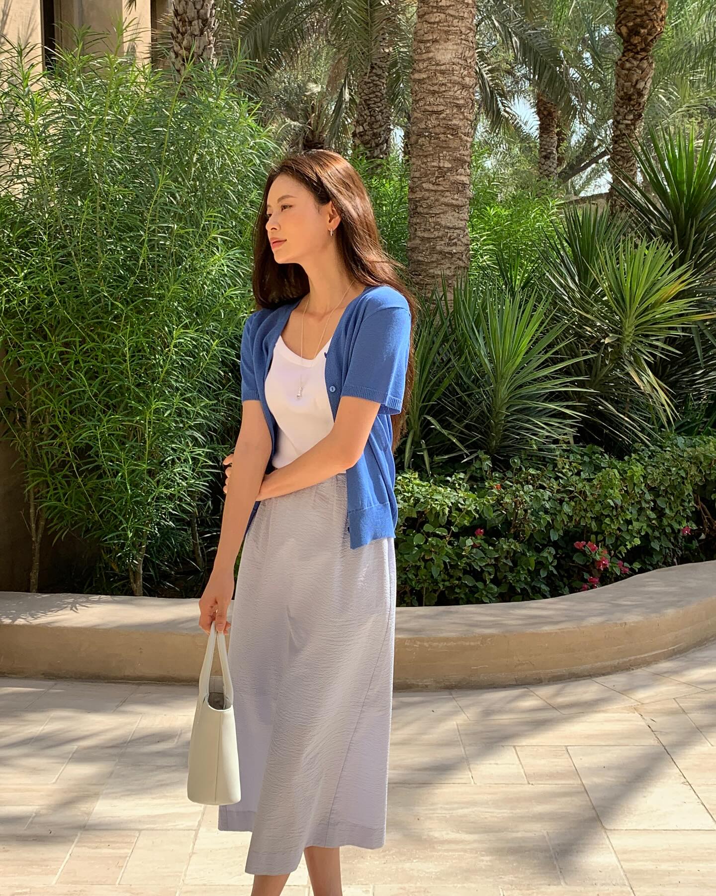 10 cách mặc chân váy dài nhẹ mát và đẹp ngẩn ngơ trong mùa hè - Ảnh 8.