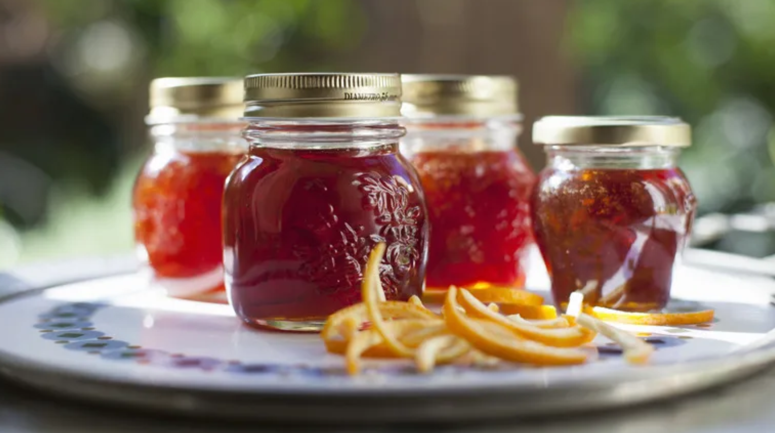 Cách biến vỏ trái cây thành những món mứt thơm ngon - Ảnh 2. Cách biến vỏ trái cây thành những món mứt thơm ngon - Ảnh 1.