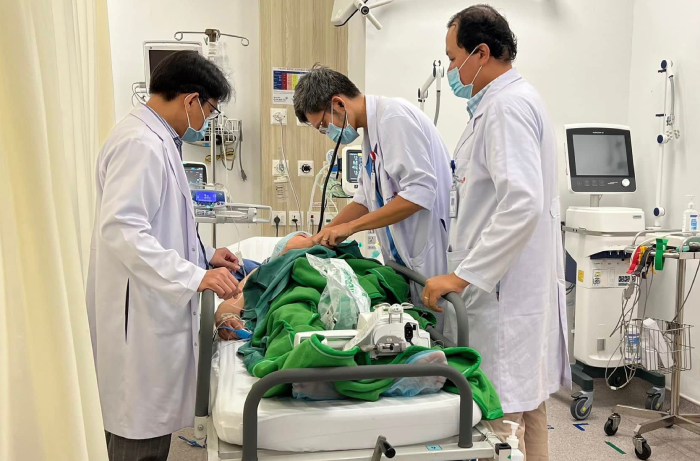 Chồng bất tỉnh vì đột quỵ, vợ ngất xỉu do nhồi máu cơ tim - Ảnh 1.