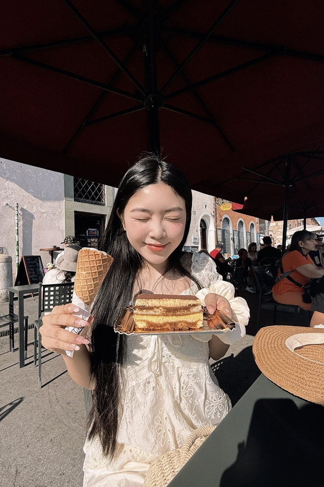 Con gái MC Quyền Linh 'đẹp phát sáng' như công chúa Disney ở châu Âu - Ảnh 11.