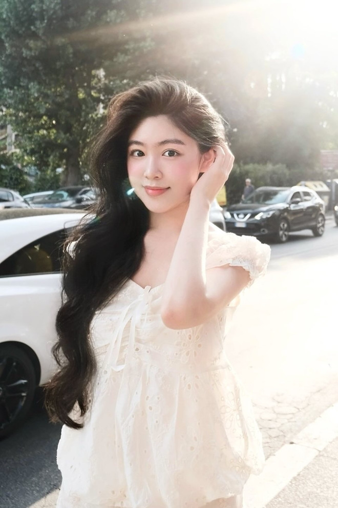 Con gái MC Quyền Linh 'đẹp phát sáng' như công chúa Disney ở châu Âu - Ảnh 5.