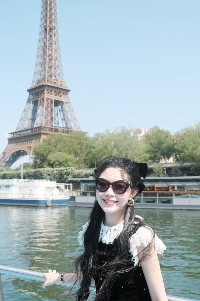 Con gái MC Quyền Linh 'đẹp phát sáng' như công chúa Disney ở châu Âu - Ảnh 8.