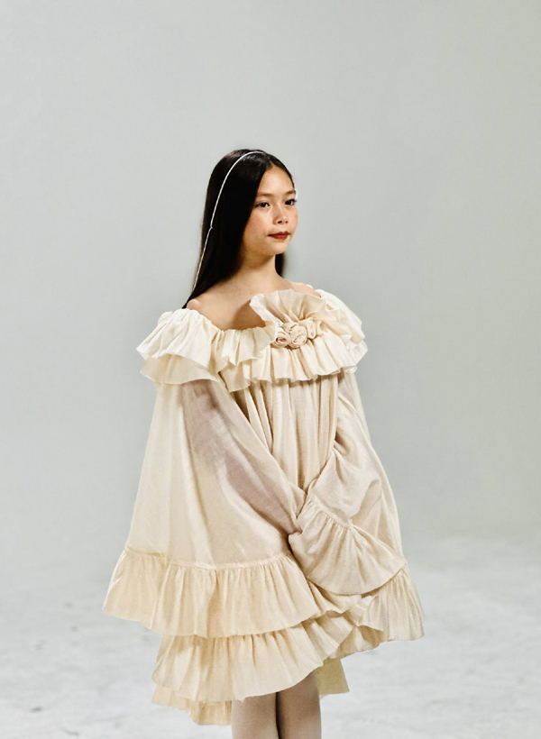 Nét đẹp nàng thơ của con gái Đoan Trang đang được dân mạng ghép cặp với con trai Hồng Nhung - Ảnh 8.