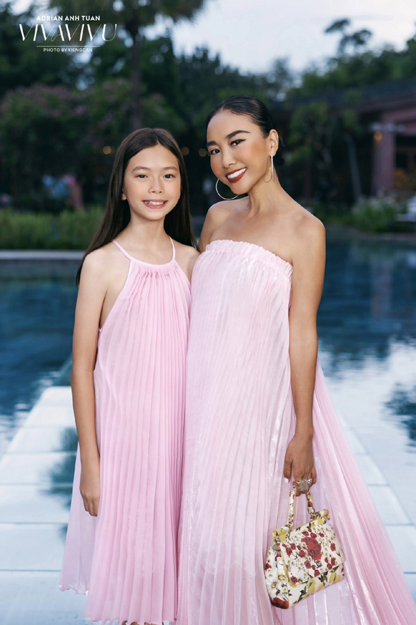 Nét đẹp nàng thơ của con gái Đoan Trang đang được dân mạng ghép cặp với con trai Hồng Nhung - Ảnh 10.