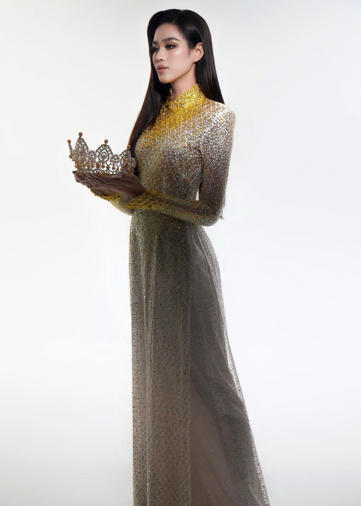 Nhìn lại những trang phục Final Walk của các nàng hậu Việt - Ảnh 2.