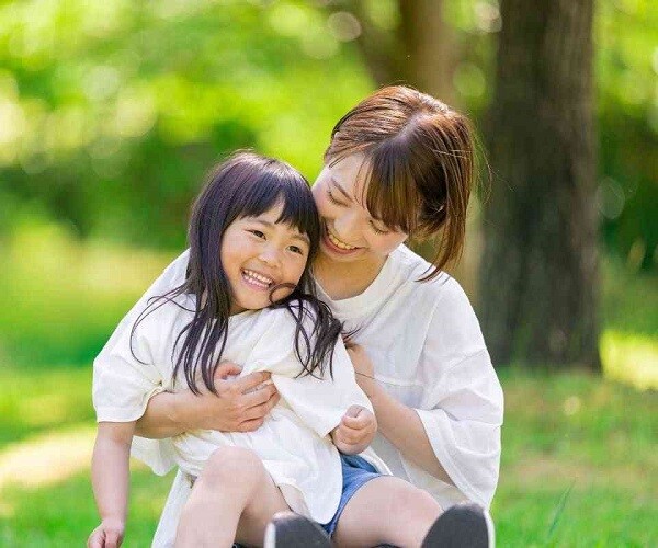 Thay vì để con dựa vào "hào quang nhan sắc", chuyên gia mách cách dạy con sống tử tế, đẹp cả nội tâm và ngoại hình - 1