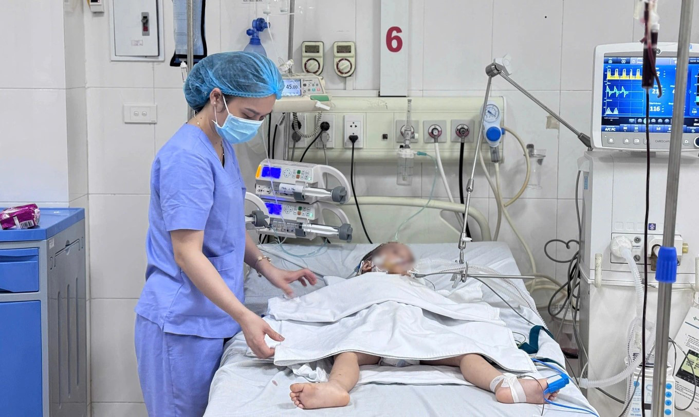 Cháu bé 3 tuổi ngừng tuần hoàn, hôn mê do hóc quả nhãn - Ảnh 1.