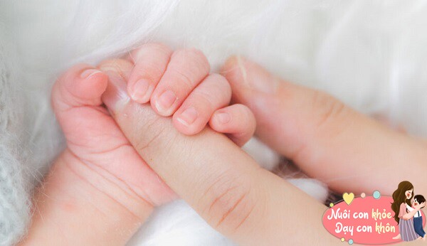 Mẹ không cần đợi bé lớn để phán đoán thông minh hay không, nhìn vào 3 dấu hiệu trước 1 tuổi là biết ngay - 3