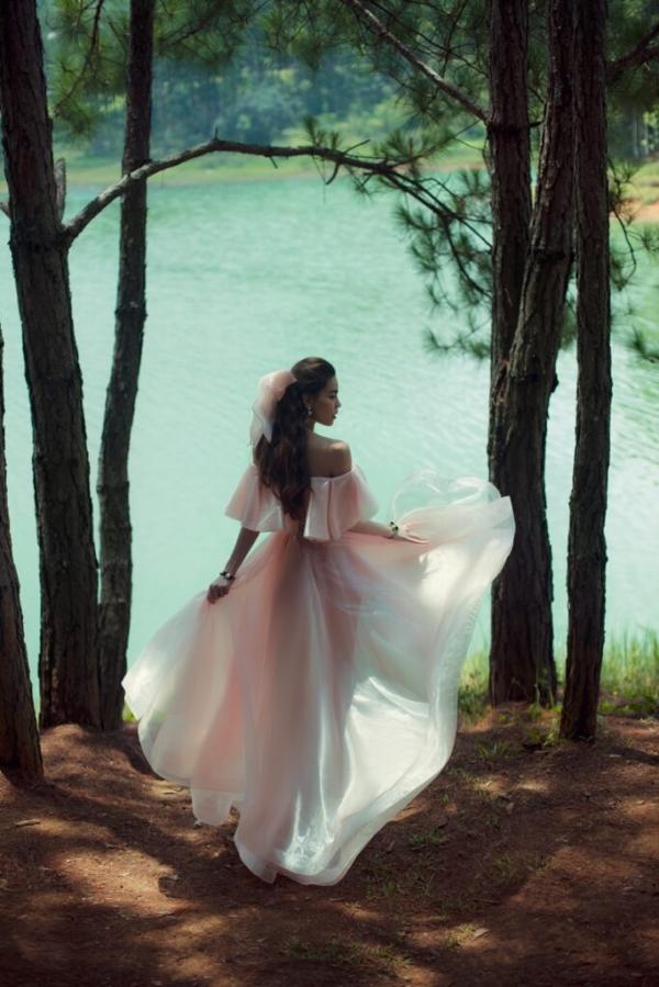 Ngắm trang phục của NTK Nguyễn Công Trí dành cho Hồ Ngọc Hà - Ảnh 7.