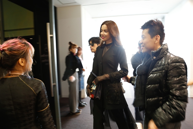 Ngắm trang phục của NTK Nguyễn Công Trí dành cho Hồ Ngọc Hà - Ảnh 2.