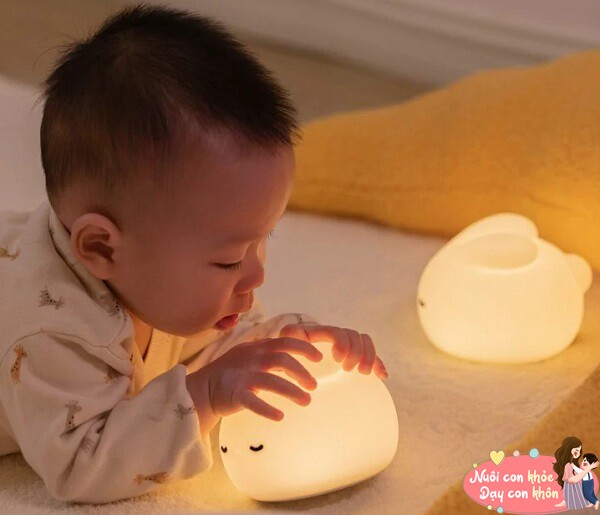 6 thứ đặt cạnh giường ngủ của con tưởng an toàn nhưng tiềm ẩn nguy cơ gây hại - 10