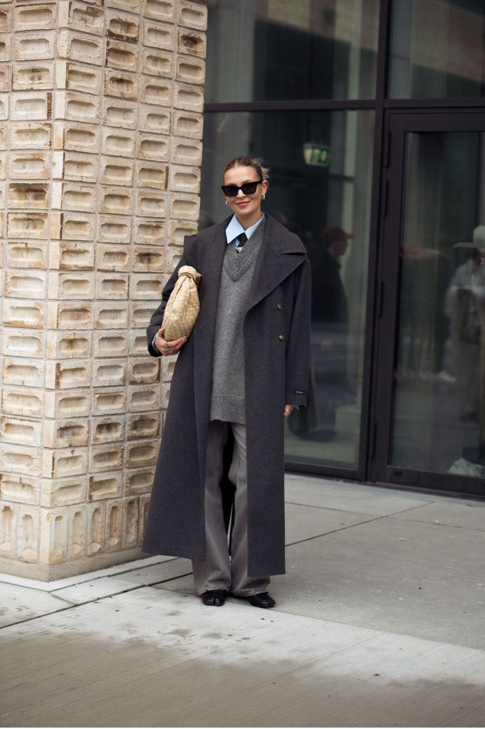 Cách tín đồ thời trang mặc trang phục công sở trông chuyên nghiệp mà vẫn sáng tạo - Ảnh 8.