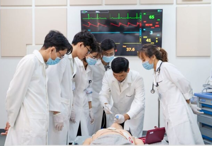 Hành trình 'áp lực tạo kim cương' của bác sĩ nội trú - Ảnh 3.