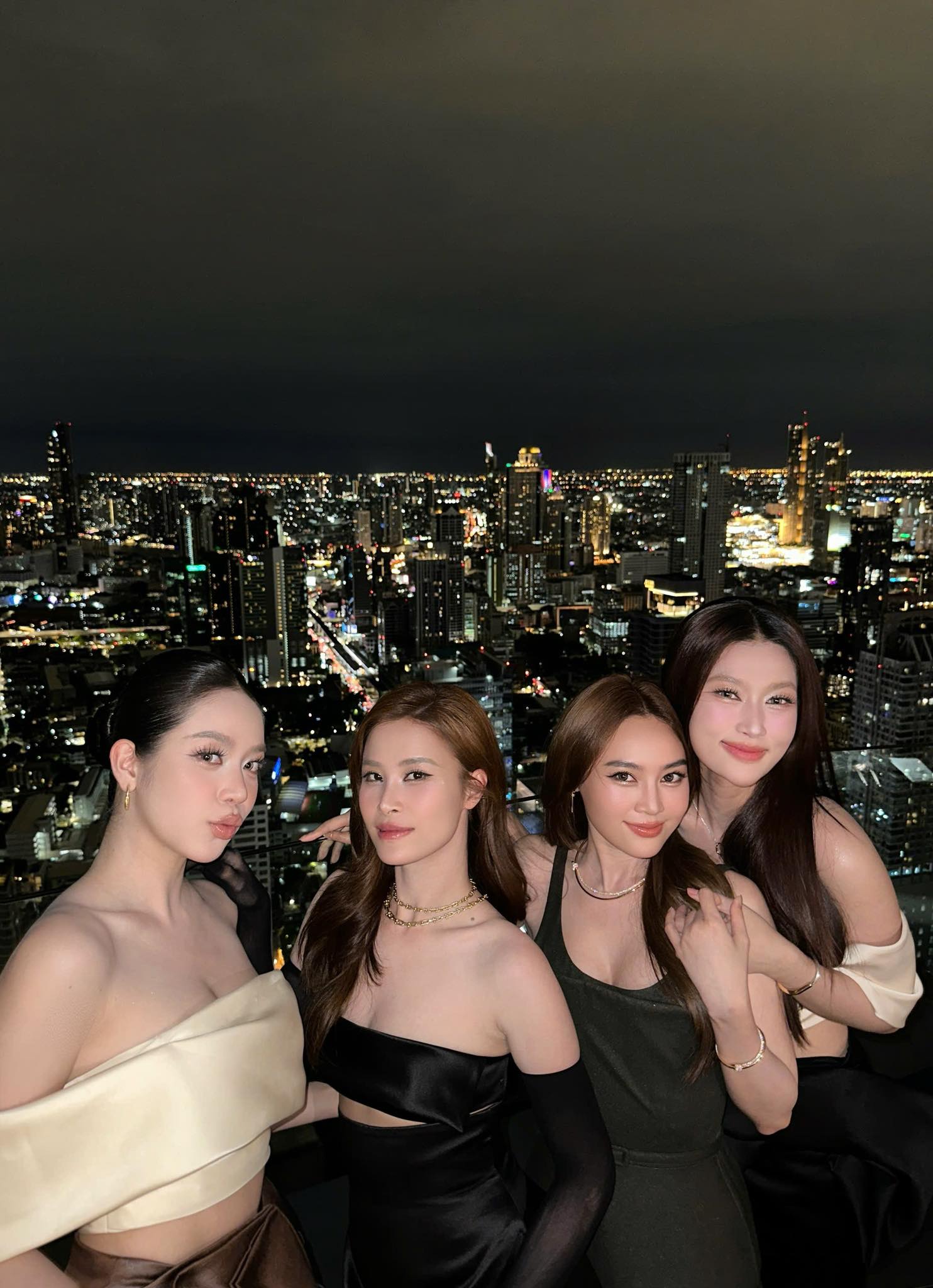 Một ca sĩ U40 đã là mẹ 2 con không thua kém khi đọ sắc cùng 2 đàn em gen Z - Ảnh 3.