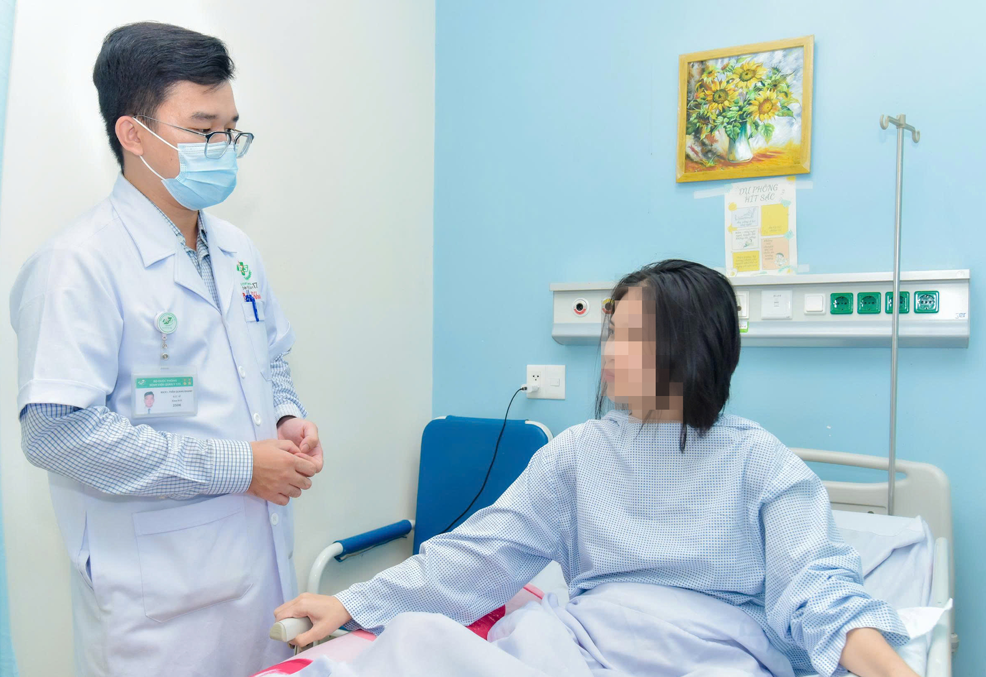 Bật báo động đỏ cấp cứu cô gái 24 tuổi vỡ bàng quang và buồng trứng - Ảnh 2.