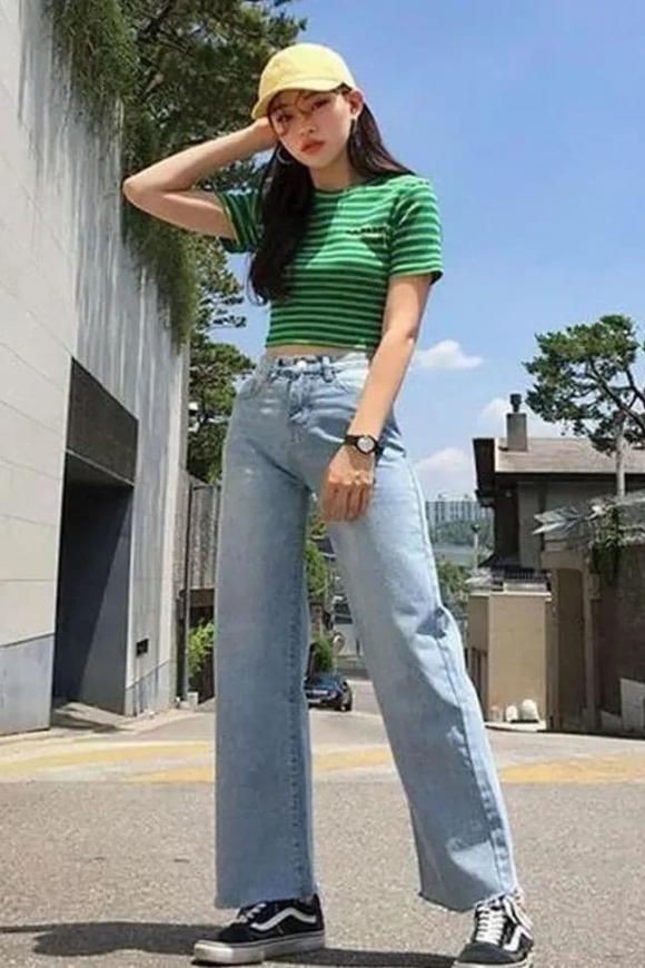 Các cách mix đồ với quần ống loe mặc thật sành điệu - Ảnh 2. Các cách mix đồ với quần ống loe mặc thật sành điệu - Ảnh 2.