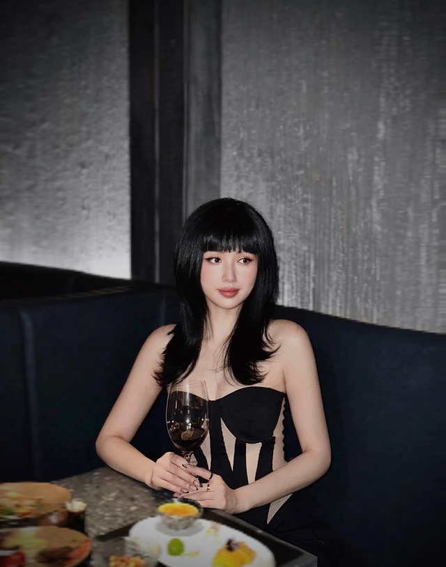 Cách mix đồ 'hack tuổi', tôn dáng của Tâm Tít - Ảnh 4. Cách mix đồ 'hack tuổi', tôn dáng của Tâm Tít - Ảnh 4.