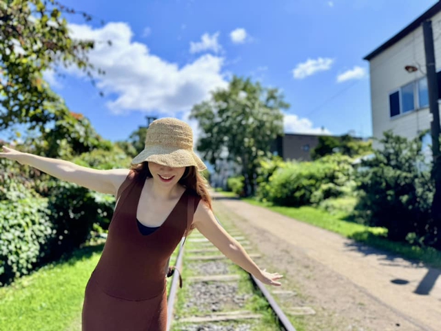 Diện đồ mùa thu 'chill' và tinh tế như MC Đan Lê - Ảnh 6. Diện đồ mùa thu 'chill' và tinh tế như MC Đan Lê - Ảnh 6.