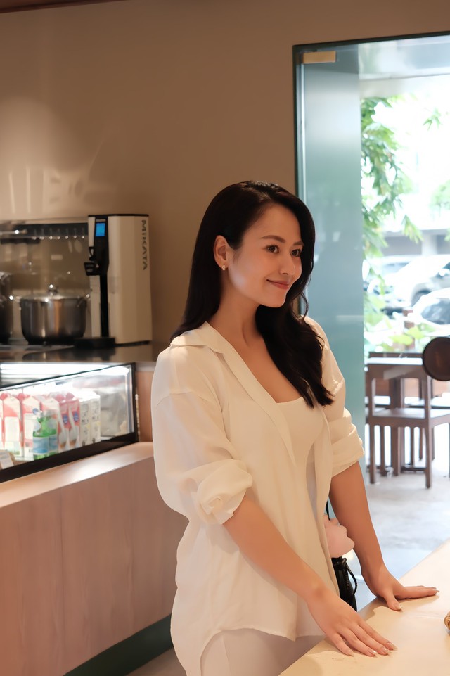 Mix đồ xuống phố mùa thu biến hoa như Việt Hoa 'gió ngang khoảng trời xanh' - Ảnh 3.