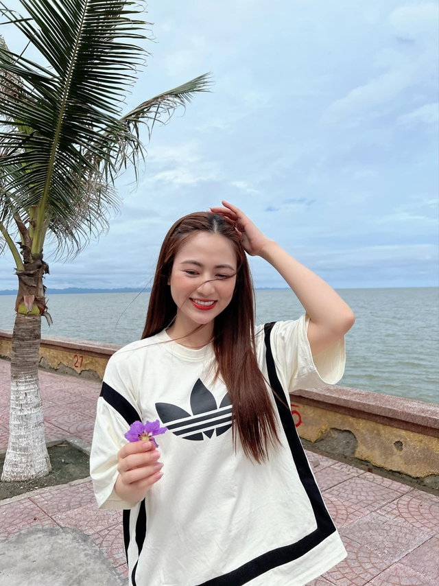 Mix đồ xuống phố mùa thu biến hoa như Việt Hoa 'gió ngang khoảng trời xanh' - Ảnh 5.