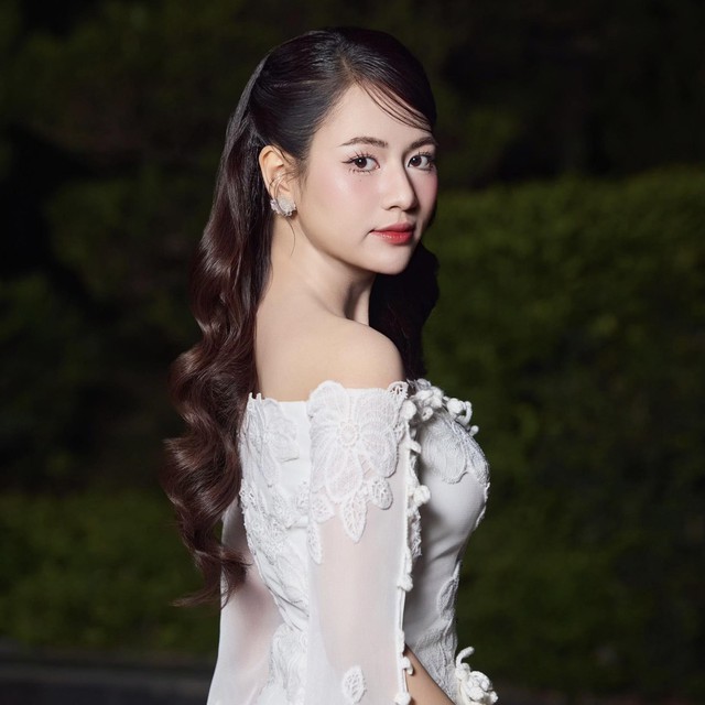 Mix đồ xuống phố mùa thu biến hoa như Việt Hoa 'gió ngang khoảng trời xanh' - Ảnh 8.