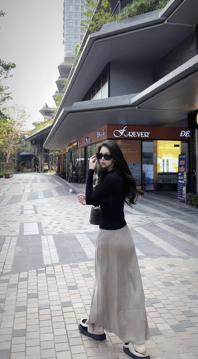 Lương Thu Trang  mix đồ xuống phố ngày thu sang chảnh và nữ tính - Ảnh 9. Lương Thu Trang  mix đồ xuống phố ngày thu sang chảnh và nữ tính - Ảnh 9.