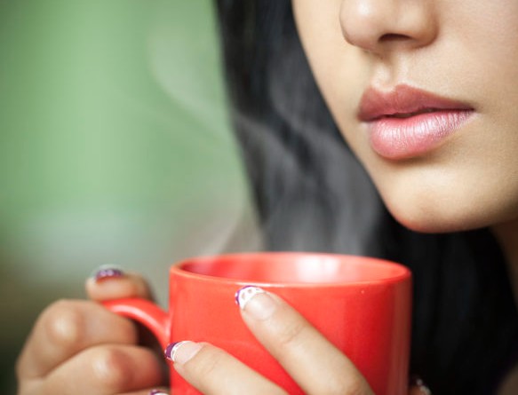 Thói quen giúp giảm triệu chứng viêm họng khi trời lạnh: Nên và không nên ăn gì để nhanh khỏi? - Ảnh 2.