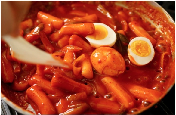 Bị viêm họng ngày lạnh, nhiều người vẫn mắc sai lầm khi ăn 5 món quen thuộc này - Ảnh 3.