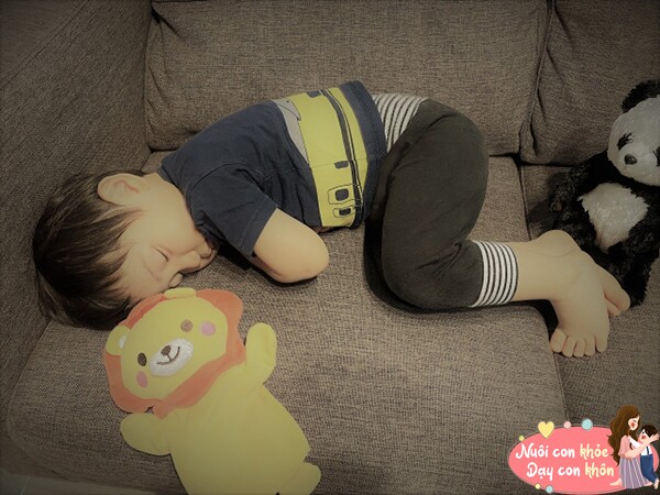 Tư thế ngủ tiết lộ tính cách khác nhau của trẻ, mẹ xem ngay con thuộc kiểu nào - 4