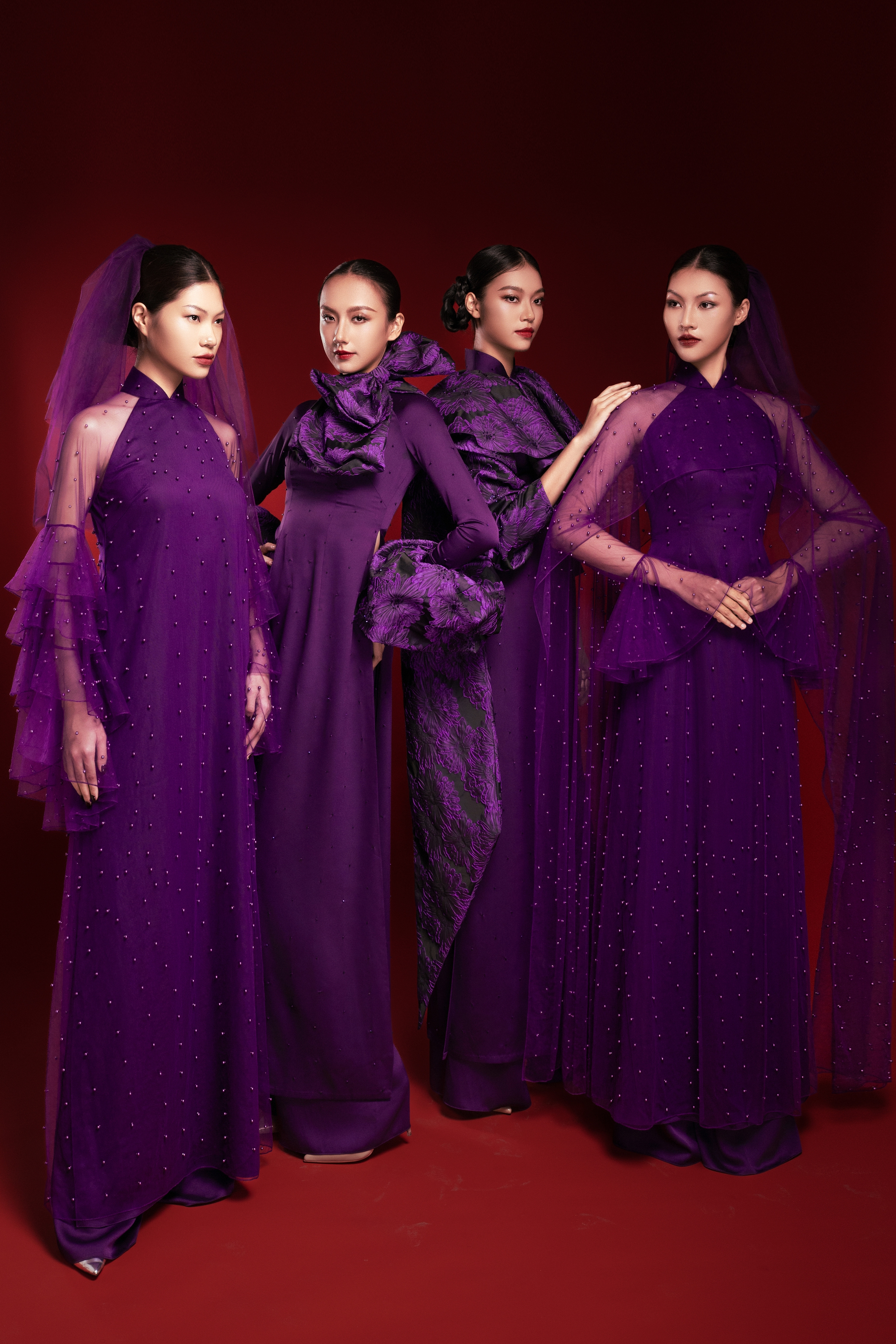 Bộ sưu tập áo dài 'Tím trong tim Huế' của NTK Đức Hùng - Hành trình từ Cố đô ra thế giới - Ảnh 5. Bộ sưu tập áo dài 'Tím trong tim Huế' của NTK Đức Hùng - Hành trình từ Cố đô ra thế giới - Ảnh 5.