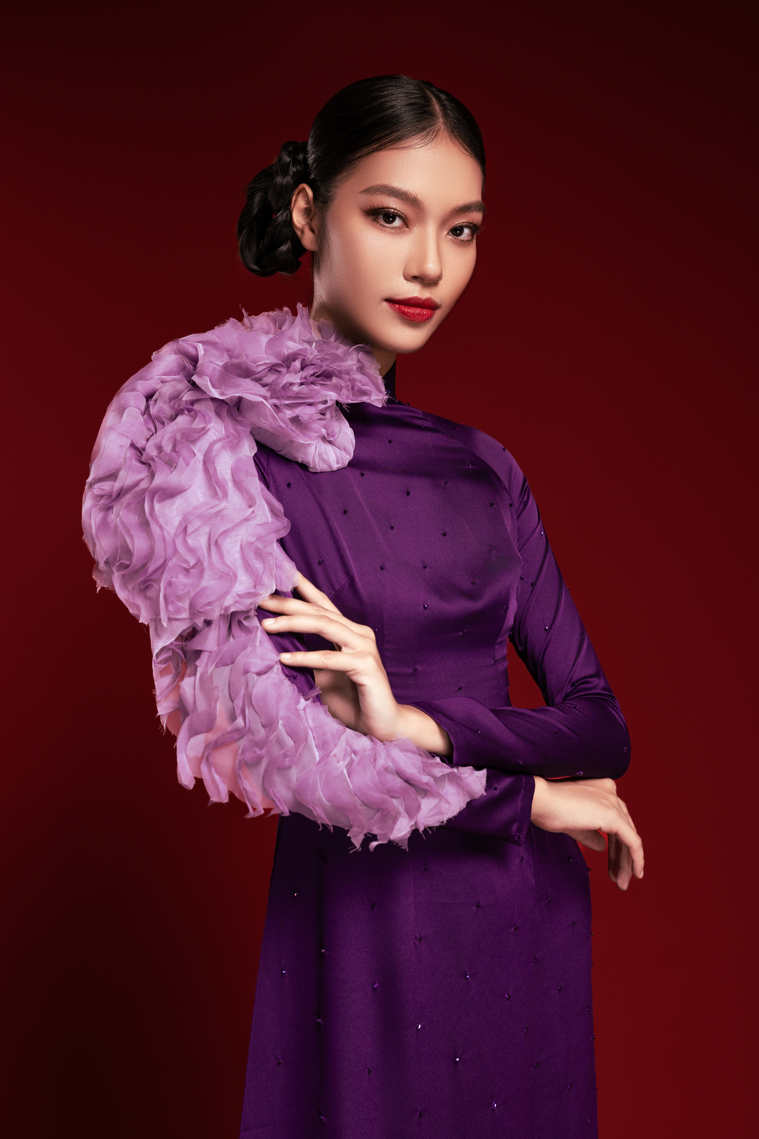 Bộ sưu tập áo dài 'Tím trong tim Huế' của NTK Đức Hùng - Hành trình từ Cố đô ra thế giới - Ảnh 8. Bộ sưu tập áo dài 'Tím trong tim Huế' của NTK Đức Hùng - Hành trình từ Cố đô ra thế giới - Ảnh 8.