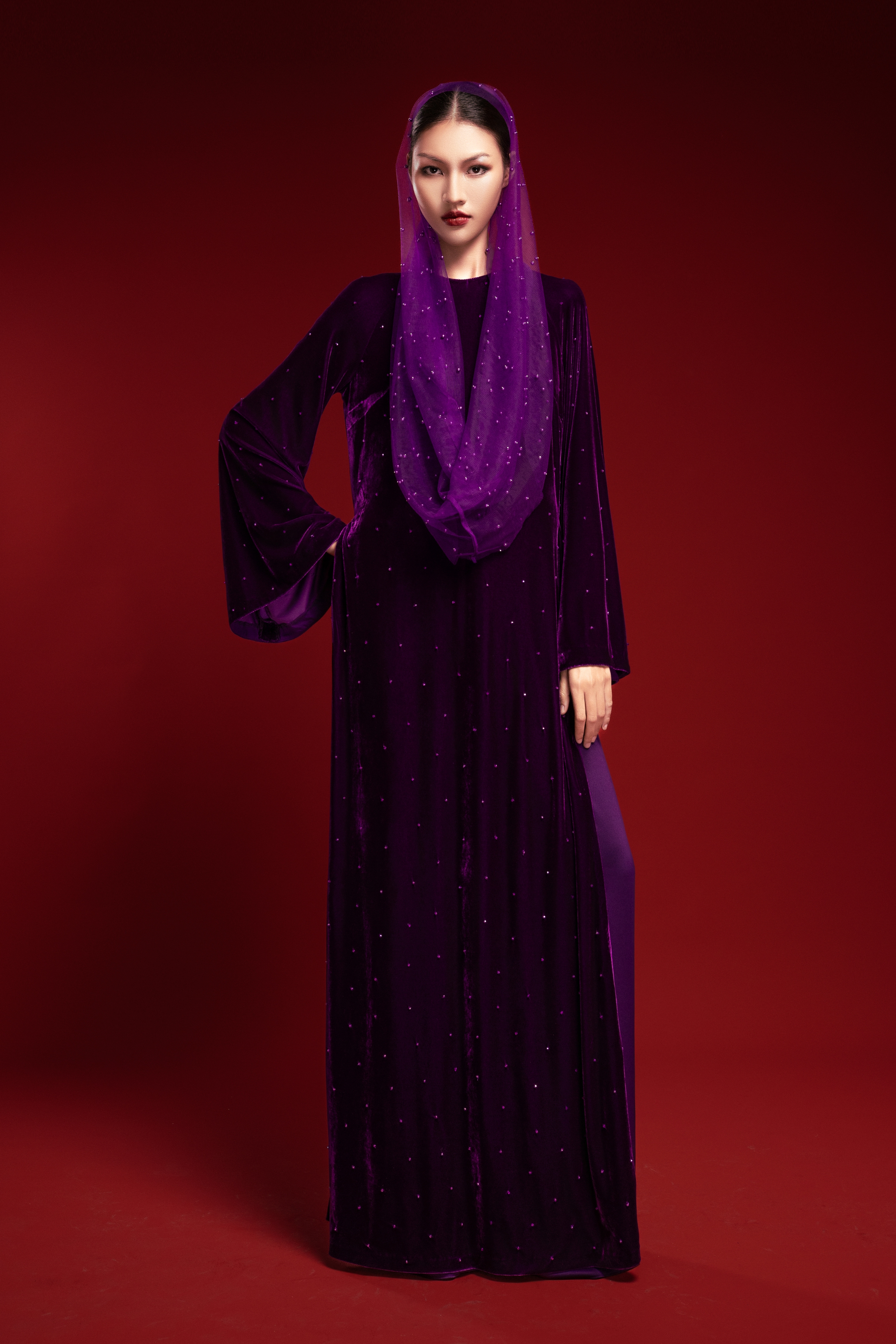 Bộ sưu tập áo dài 'Tím trong tim Huế' của NTK Đức Hùng - Hành trình từ Cố đô ra thế giới - Ảnh 10. Bộ sưu tập áo dài 'Tím trong tim Huế' của NTK Đức Hùng - Hành trình từ Cố đô ra thế giới - Ảnh 10.