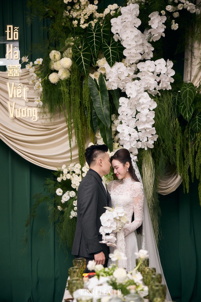 'Cô dâu nghìn tỷ' Đỗ Thị Hà khoe sắc trong 4 bộ váy cưới đẳng cấp, sang chảnh - Ảnh 3.