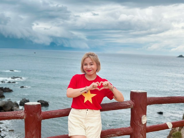 Diện đồ đời thường siêu đẹp như MC Hoàng Linh - Ảnh 4.