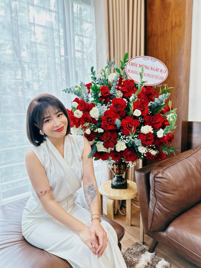 Diện đồ đời thường siêu đẹp như MC Hoàng Linh - Ảnh 8.