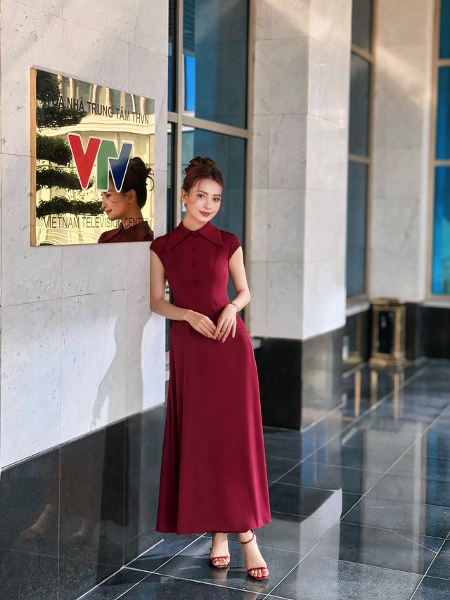 Học MC Huyền Trang 'Mù tạt' mix đồ từ công sở đến đi chơi - Ảnh 3. Học MC Huyền Trang 'Mù tạt' mix đồ từ công sở đến đi chơi - Ảnh 3.