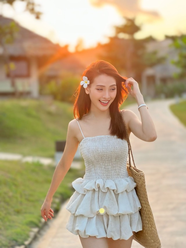 Học MC Huyền Trang 'Mù tạt' mix đồ từ công sở đến đi chơi - Ảnh 13. Học MC Huyền Trang 'Mù tạt' mix đồ từ công sở đến đi chơi - Ảnh 13.