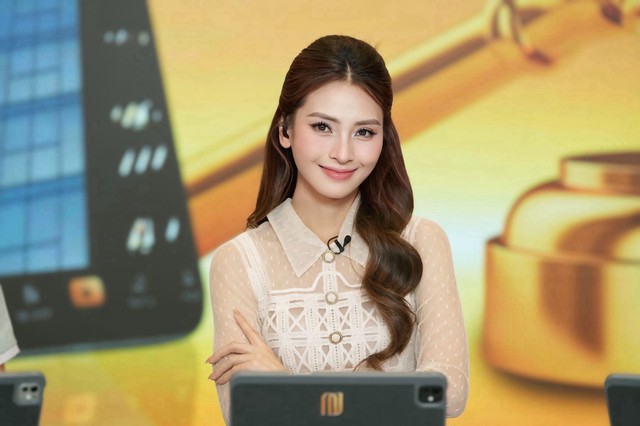 Học MC Huyền Trang 'Mù tạt' mix đồ từ công sở đến đi chơi - Ảnh 4. Học MC Huyền Trang 'Mù tạt' mix đồ từ công sở đến đi chơi - Ảnh 4.