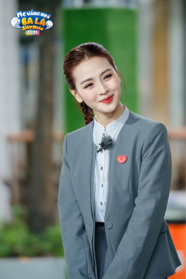 Học MC Huyền Trang 'Mù tạt' mix đồ từ công sở đến đi chơi - Ảnh 5. Học MC Huyền Trang 'Mù tạt' mix đồ từ công sở đến đi chơi - Ảnh 5.