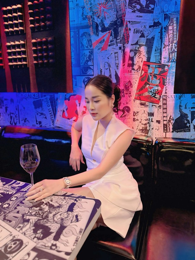 BTV Minh Hương mix đồ đa phong cách, tôn dáng đẹp - Ảnh 3. BTV Minh Hương mix đồ đa phong cách, tôn dáng đẹp - Ảnh 3.