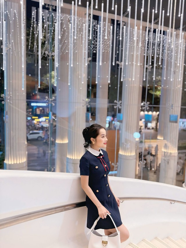 BTV Minh Hương mix đồ đa phong cách, tôn dáng đẹp - Ảnh 5. BTV Minh Hương mix đồ đa phong cách, tôn dáng đẹp - Ảnh 5.