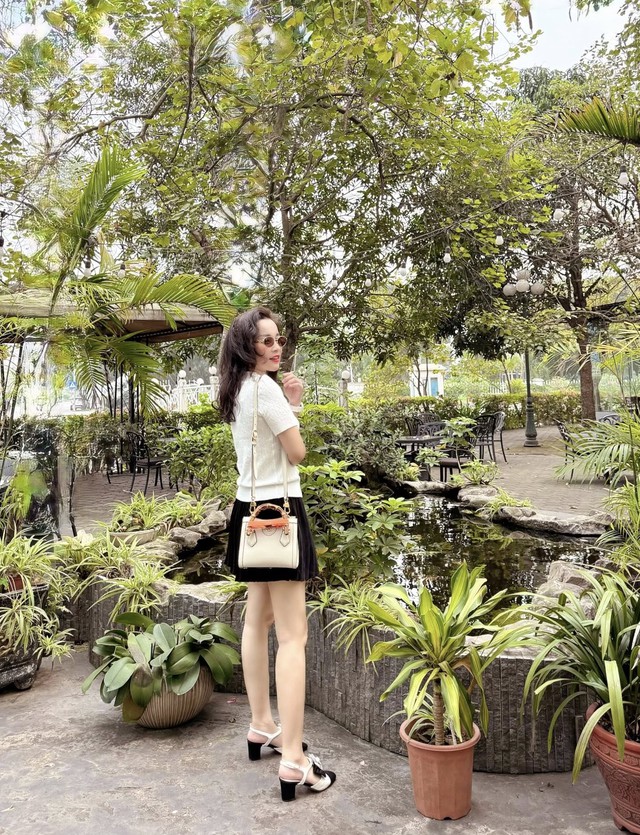 BTV Minh Hương mix đồ đa phong cách, tôn dáng đẹp - Ảnh 9. BTV Minh Hương mix đồ đa phong cách, tôn dáng đẹp - Ảnh 9.