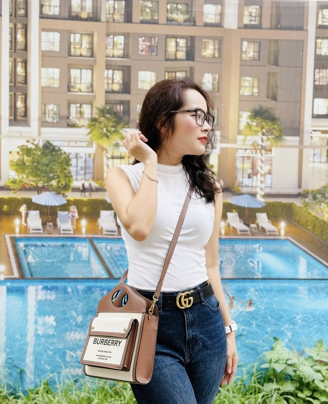 BTV Minh Hương mix đồ đa phong cách, tôn dáng đẹp - Ảnh 11. BTV Minh Hương mix đồ đa phong cách, tôn dáng đẹp - Ảnh 11.