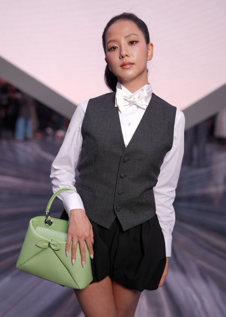 Phong cách 'không giống ai' của 4 cô nàng BLACKPINK tại Tuần lễ thời trang Paris - Ảnh 3. Phong cách 'không giống ai' của 4 cô nàng BLACKPINK tại Tuần lễ thời trang Paris - Ảnh 3.