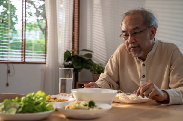 Sau khi nghỉ hưu, người trên 65 tuổi nên bổ sung thực phẩm này để về già sống an vui, kéo dài tuổi thọ - Ảnh 3. Sau khi nghỉ hưu, người trên 65 tuổi nên bổ sung thực phẩm này để về già sống an vui, kéo dài tuổi thọ - Ảnh 3.