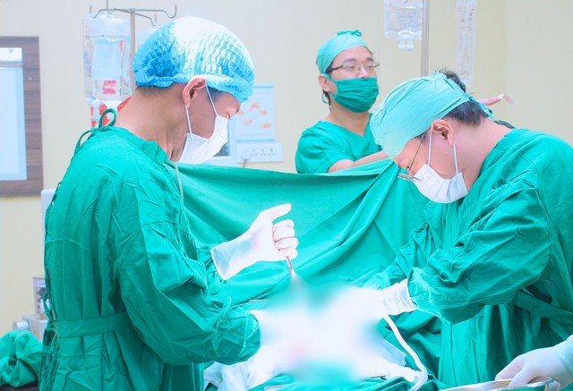 Thanh niên 17 tuổi nhập viện gấp vì thủng ruột, thừa nhận 2 sai lầm nhiều bạn trẻ Việt mắc phải - Ảnh 2.