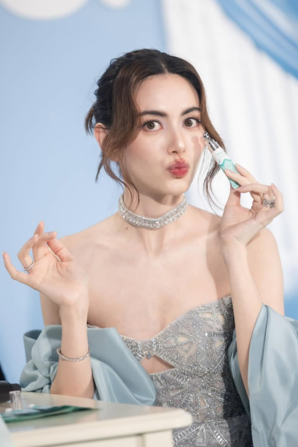 Vẻ đẹp sexy của cô dâu tháng 11 'ma nữ Thái Lan' Mai Davika - Ảnh 5.