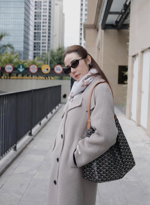 Vợ Chí Nhân trong 'Cách em 1 milimet' đời thực có nhan sắc 'hack tuổi' ra sao? - Ảnh 7. Vợ Chí Nhân trong 'Cách em 1 milimet' đời thực có nhan sắc 'hack tuổi' ra sao? - Ảnh 7.