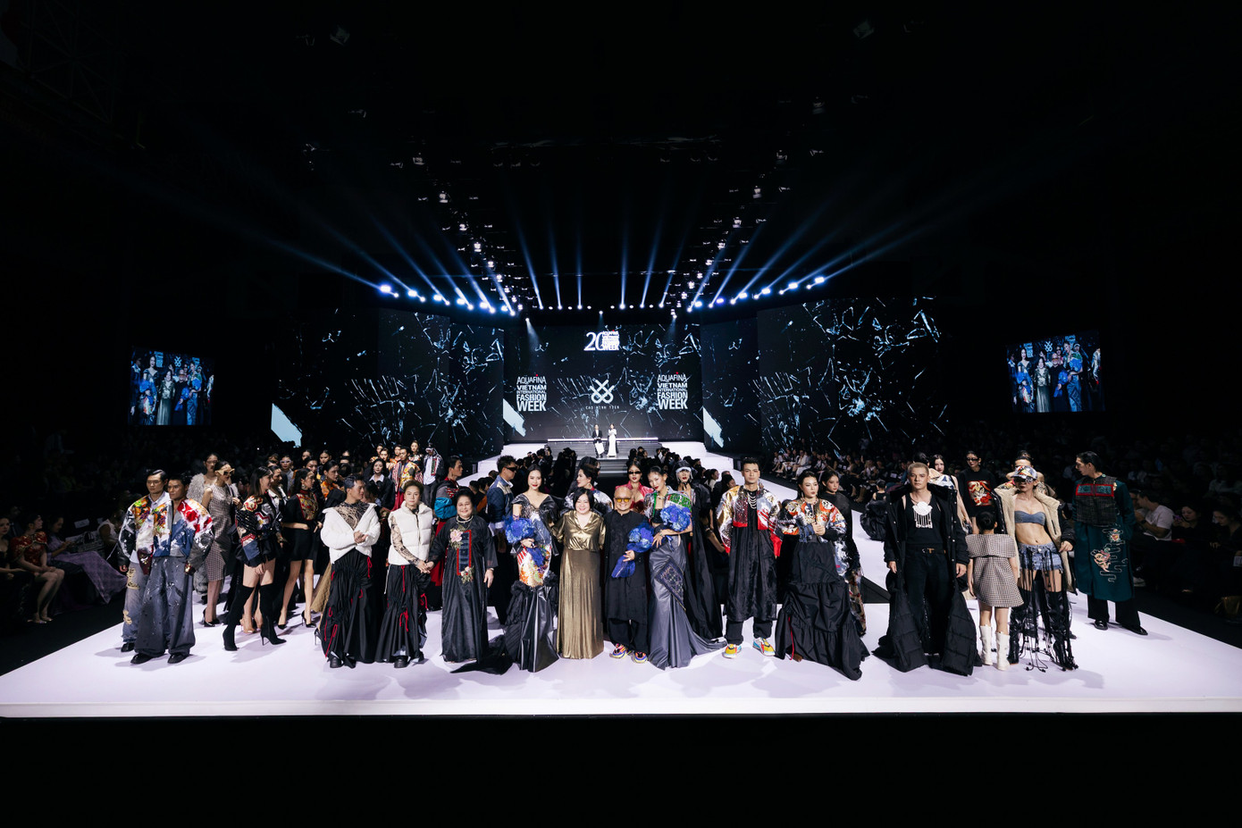 Bùi Quỳnh Hoa khiến khán giả không thể rời mắt với 'cú đá váy' đậm chất vedette - Ảnh 3. Bùi Quỳnh Hoa khiến khán giả không thể rời mắt với 'cú đá váy' đậm chất vedette - Ảnh 3.