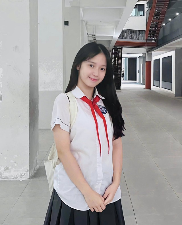 Con gái diễn viên Hồng Đăng: 14 tuổi 'trổ mã' xinh xắn như thiếu nữ - Ảnh 3. Con gái diễn viên Hồng Đăng: 14 tuổi 'trổ mã' xinh xắn như thiếu nữ - Ảnh 3.